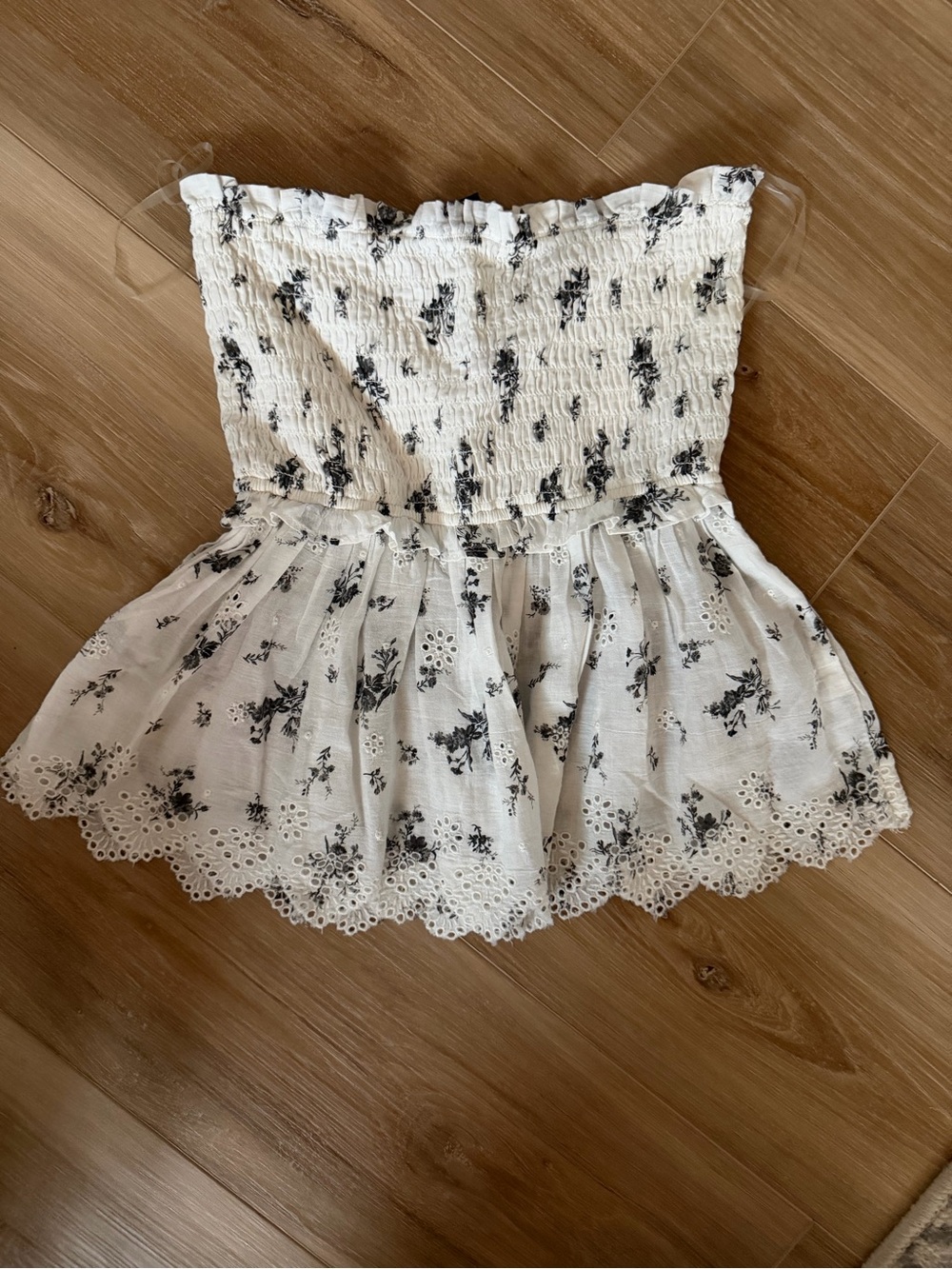 American Eagle White Strapless Eyelet Smocked Floral Peplum Top, size XS, NWOT